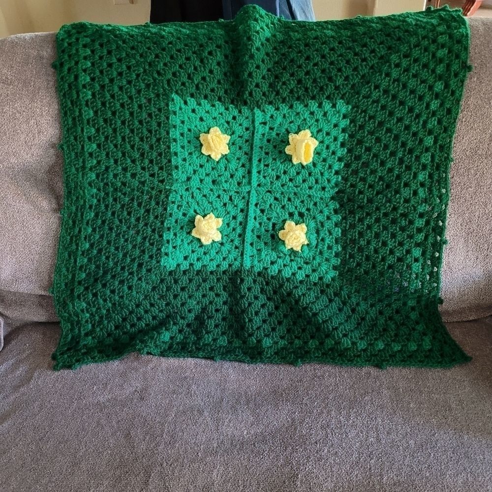 Handmade crochet roses blanket/throw
